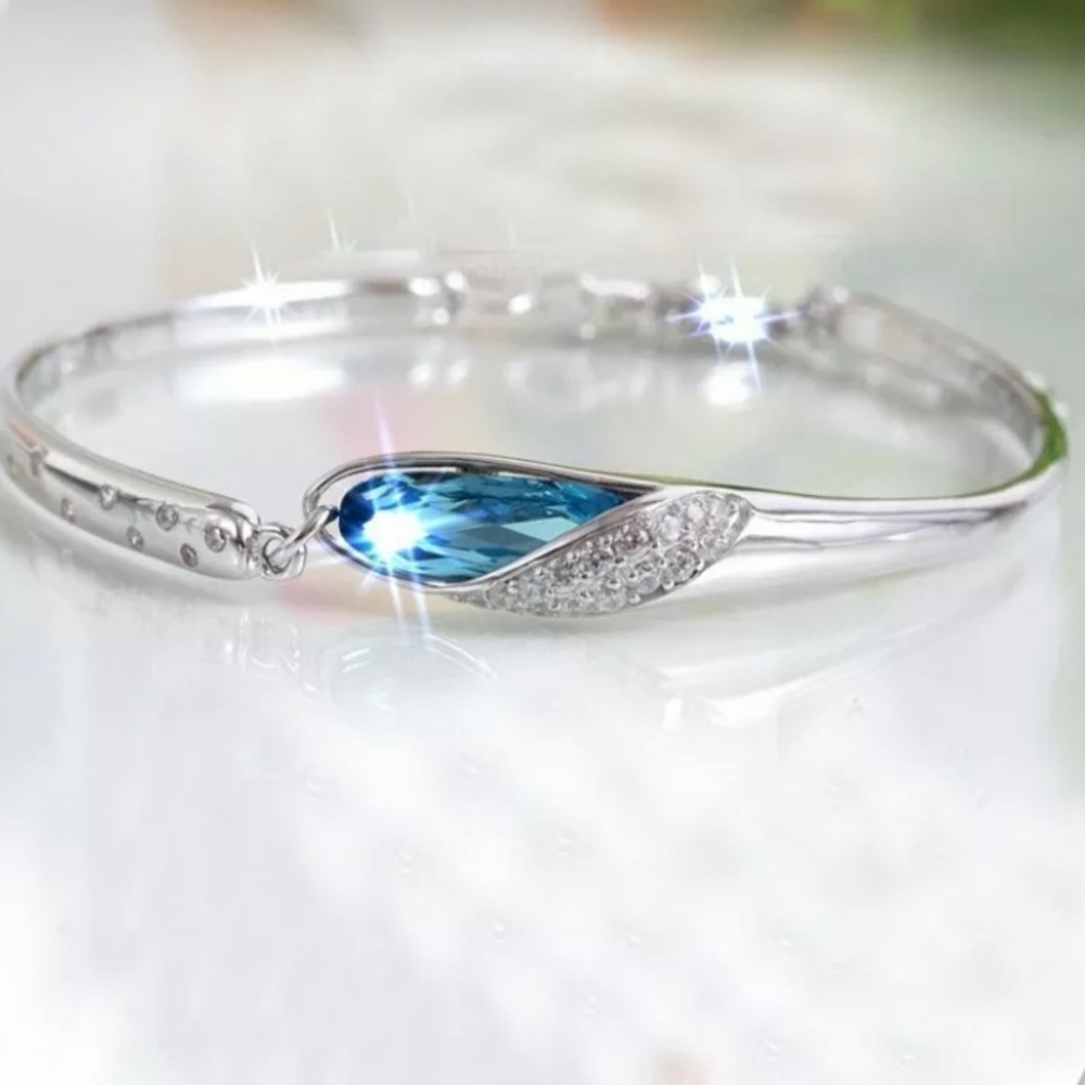 💙🆕 Beautiful Rhinestone & Crystal Bangle Bracelet - Picture 3 of 4